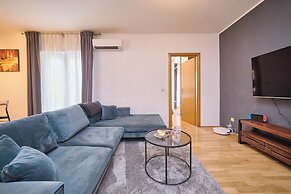 Harmony Seaside Apartment by Litto