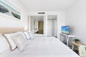 Lux Waterfront - Prime Location Pool Gym Sauna