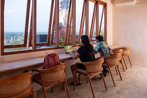 Mad Monkey Nusa Lembongan