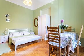 Traditional apartment Bacvice, 3 min walk to the beach