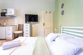 Traditional apartment Bacvice, 3 min walk to the beach