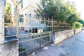 Traditional apartment Bacvice, 3 min walk to the beach