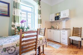 Traditional apartment Bacvice, 3 min walk to the beach