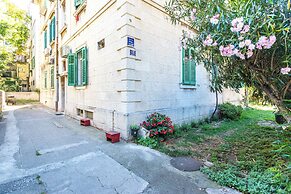 Traditional apartment Bacvice, 3 min walk to the beach