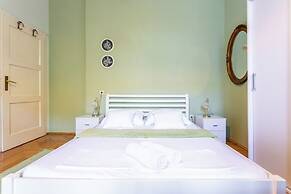 Traditional apartment Bacvice, 3 min walk to the beach