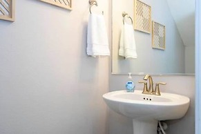 Beautiful 4 Bed 3 5 Bath With Jacuzzi