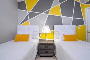 Amazing 5 BR w Game Room Minutes From Disney