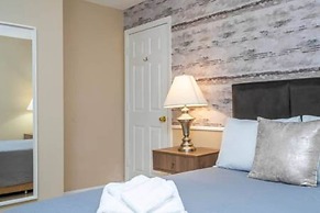 Amazing 5 BR w Game Room Minutes From Disney