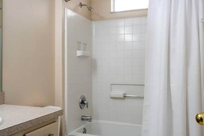 Amazing 5 BR w Game Room Minutes From Disney