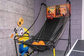 Amazing 5 BR w Game Room Minutes From Disney