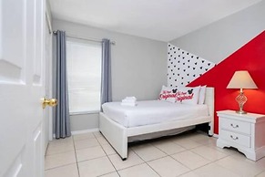 Amazing 5 BR w Game Room Minutes From Disney