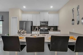 Storey Lake Resort 5BD Private Pool Close to Disne