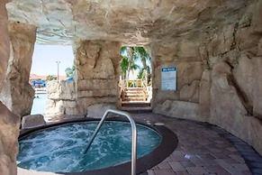 Gorgeous 6 Bedroom w Pool Paradise Palms