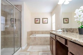 Gorgeous 6 Bedroom w Pool Paradise Palms