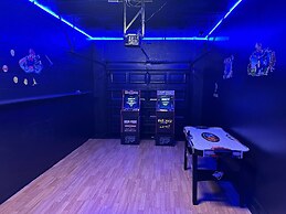 Gorgeous 6 Bedroom w Pool Paradise Palms