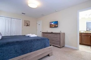 Gorgeous 6 Bedroom w Pool Paradise Palms