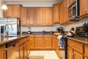 Gorgeous 6 Bedroom w Pool Paradise Palms