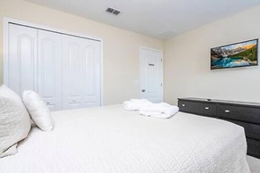 Gorgeous 6 Bedroom w Pool Paradise Palms