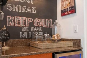 Gorgeous 6 Bedroom w Pool Paradise Palms