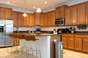 Gorgeous 6 Bedroom w Pool Paradise Palms