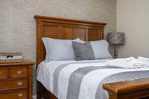 Gorgeous 6 Bedroom w Pool Paradise Palms