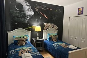 Gorgeous 6 Bedroom w Pool Paradise Palms