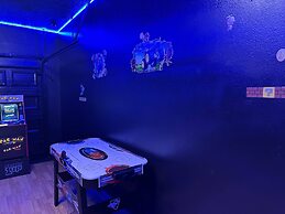 Gorgeous 6 Bedroom w Pool Paradise Palms