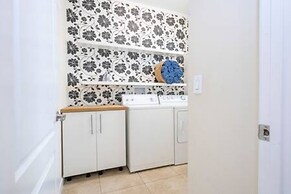 Gorgeous 6 Bedroom w Pool Paradise Palms