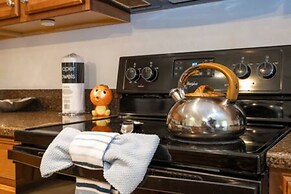 Gorgeous 6 Bedroom w Pool Paradise Palms