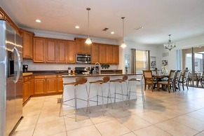 Gorgeous 6 Bedroom w Pool Paradise Palms