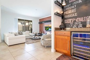 Gorgeous 6 Bedroom w Pool Paradise Palms