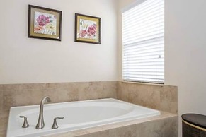 Gorgeous 6 Bedroom w Pool Paradise Palms