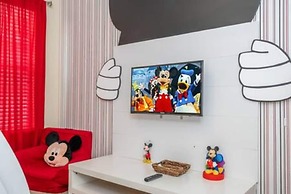 Gorgeous 6 Bedroom w Pool Paradise Palms