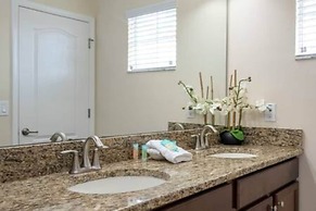 Gorgeous 6 Bedroom w Pool Paradise Palms