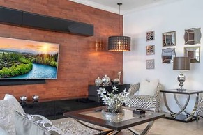 Gorgeous 6 Bedroom w Pool Paradise Palms