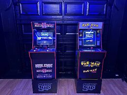 Gorgeous 6 Bedroom w Pool Paradise Palms