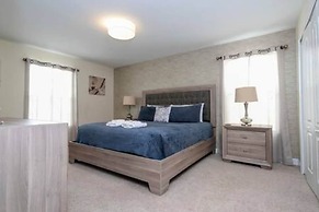 Gorgeous 6 Bedroom w Pool Paradise Palms