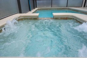 Gorgeous 6 Bedroom w Pool Paradise Palms