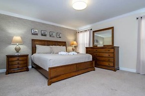 Gorgeous 6 Bedroom w Pool Paradise Palms