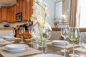 Gorgeous 6 Bedroom w Pool Paradise Palms