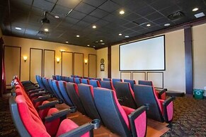 Gorgeous 6 Bedroom w Pool Paradise Palms