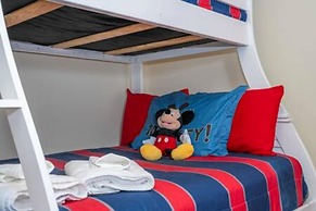 Gorgeous 6 Bedroom w Pool Paradise Palms