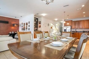 Gorgeous 6 Bedroom w Pool Paradise Palms