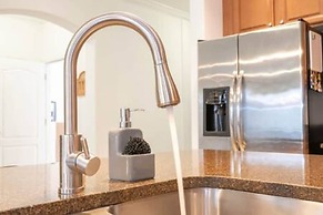 Gorgeous 6 Bedroom w Pool Paradise Palms