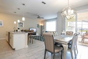 Gorgeous Home With Pool and Lake View