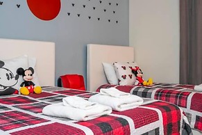 Gorgeous Home With Pool and Lake View