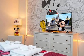 Gorgeous Home With Pool and Lake View