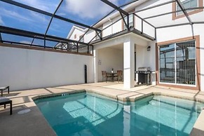 Gorgeous Home With Pool and Lake View