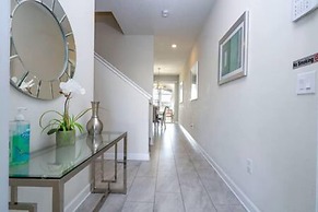 Gorgeous Home With Pool and Lake View