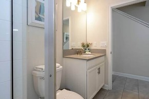 Gorgeous Home With Pool and Lake View